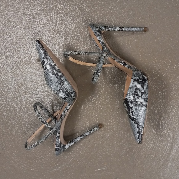 Steve Madden Snake Skin Print, Gray,Black& White Heels - Picture 3 of 10